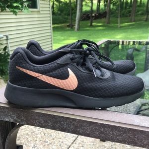 Nike tanjun running shoes